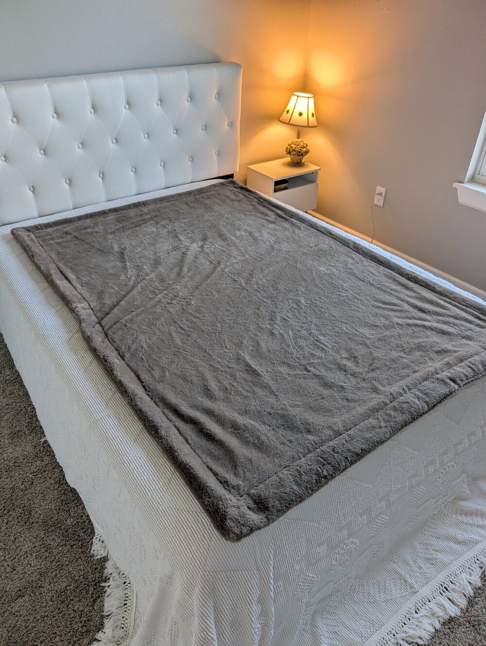 Soft Buttery Gray Brown Plush Blanket Neutral Comfort Room Accent Size 72"X49"